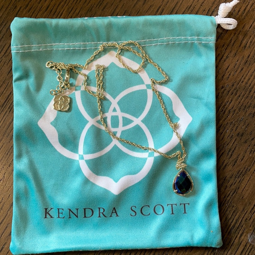 Kendra Scott necklace
